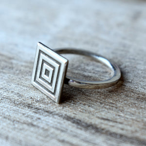 Square engraved ring