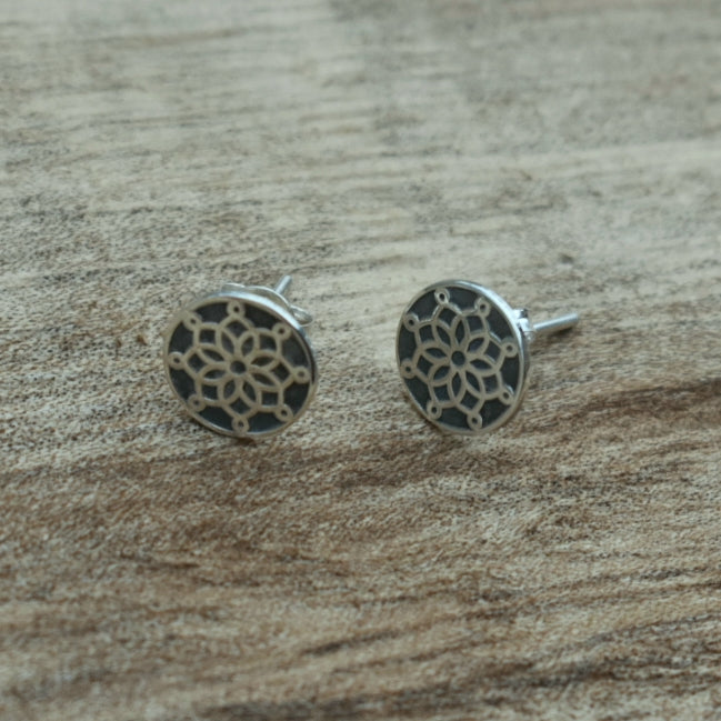 Circular engraved filigree studs