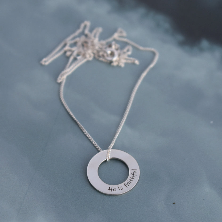 Motto washer pendant - 17 mm