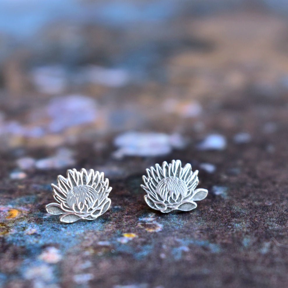 Protea cutout studs
