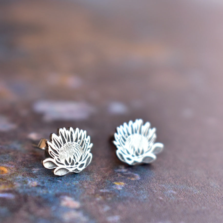 Protea cutout studs