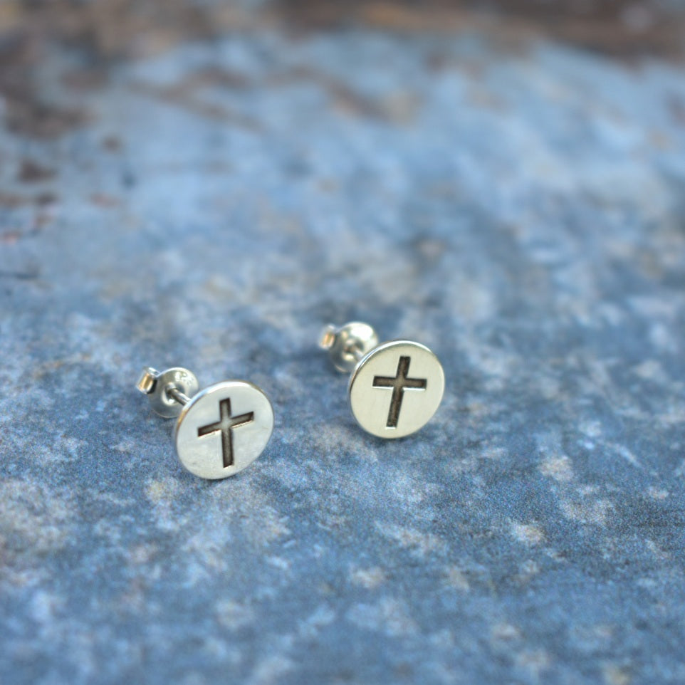 Cross engraved disc studs