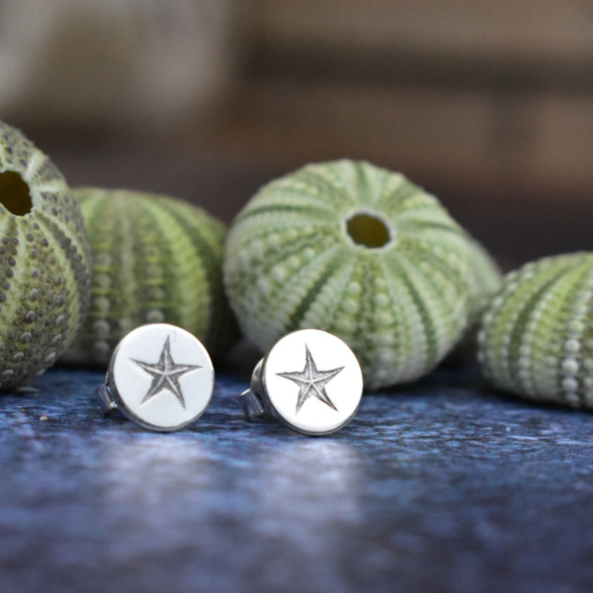 Sea star engraved disc studs
