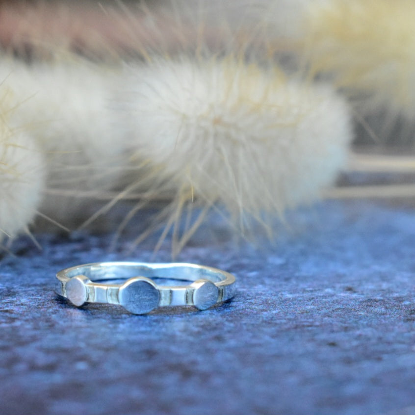 Three circles engraved band