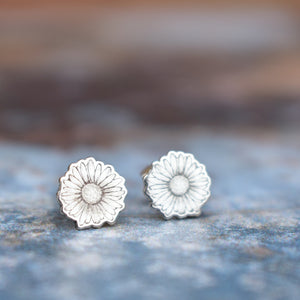 Daisy cutout studs