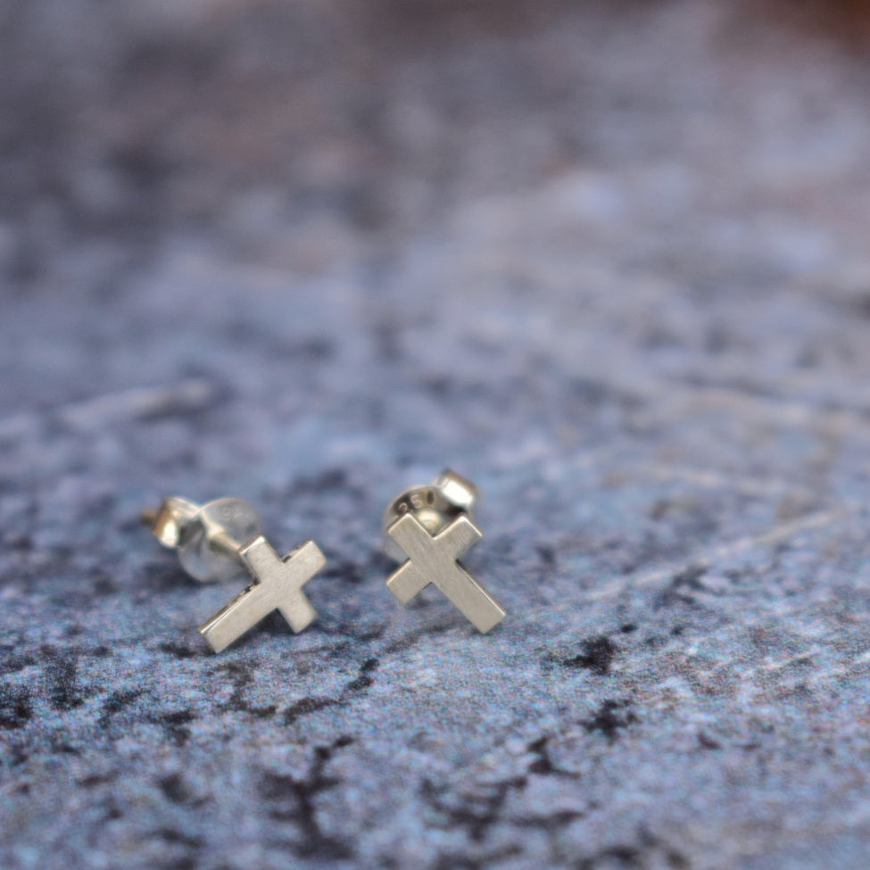 Cross studs