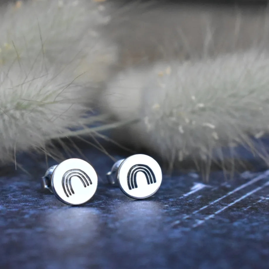 Rainbow engraved disc studs