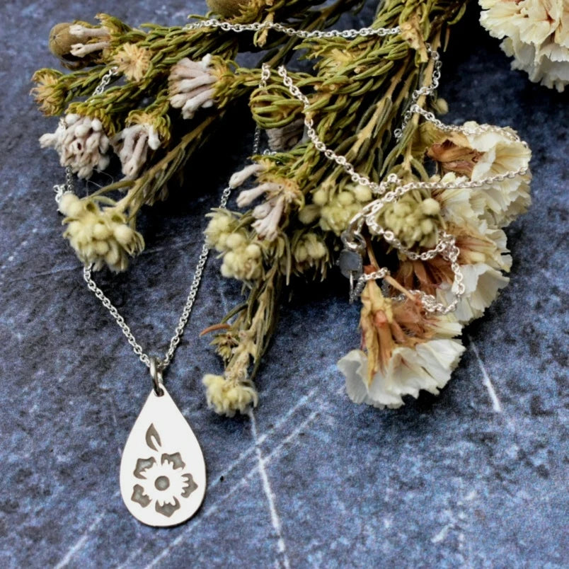 Flower teardrop pendant